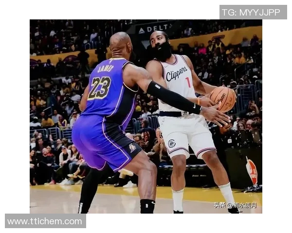 夏季联赛精彩对决快船与湖人争锋相对谁能笑到最后